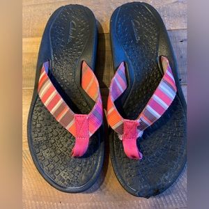 Clarks striped flip flops/Size 6